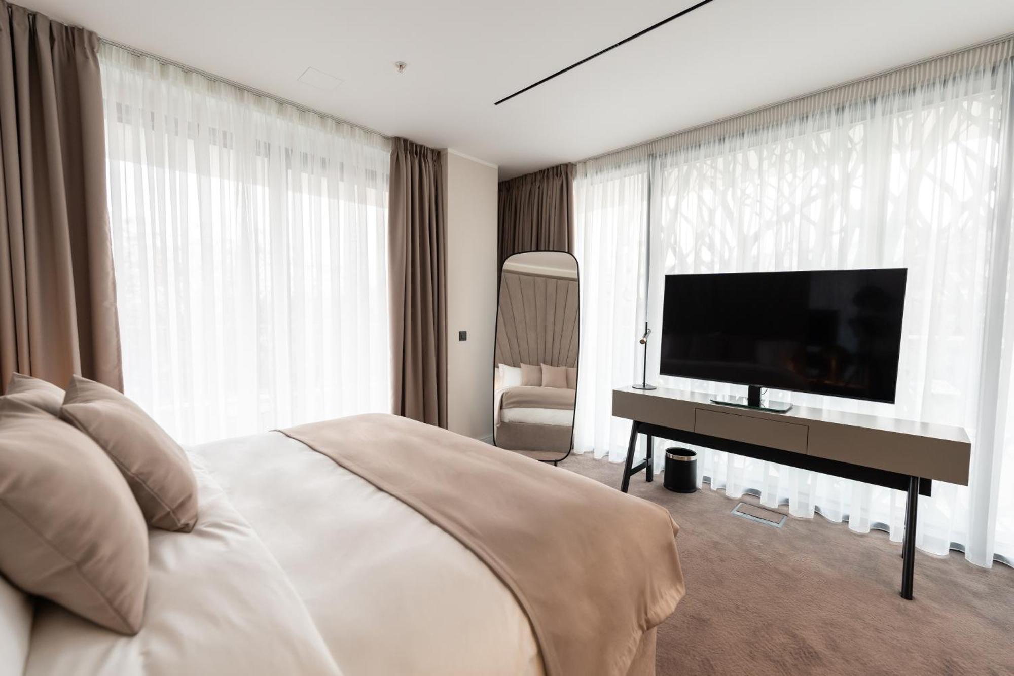 New Belgrade Premium Hotel Екстер'єр фото