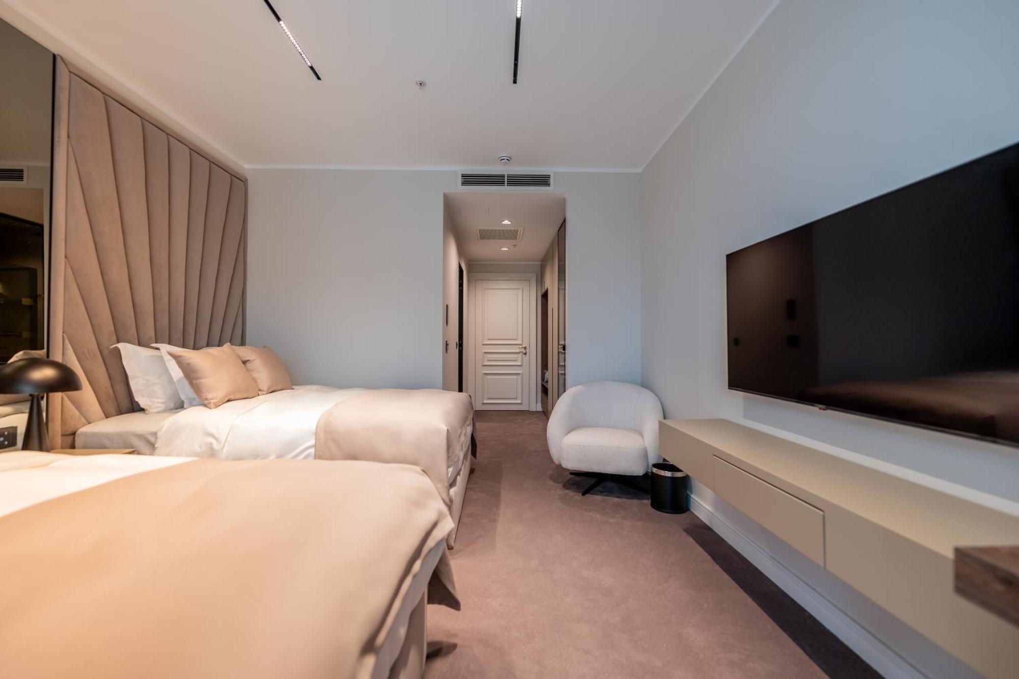 New Belgrade Premium Hotel Екстер'єр фото