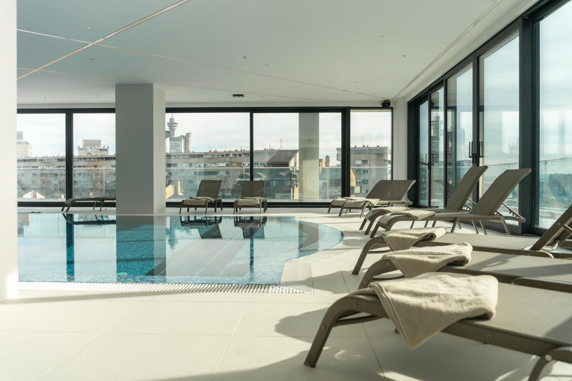 New Belgrade Premium Hotel Екстер'єр фото
