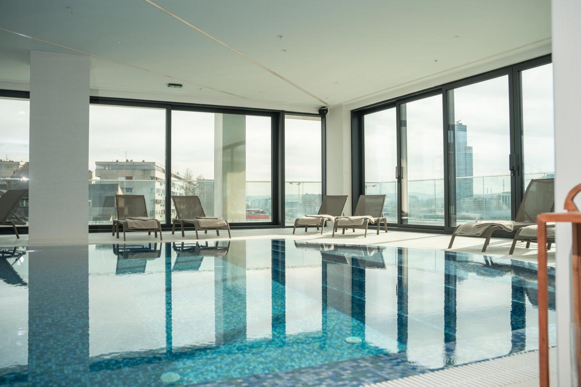 New Belgrade Premium Hotel Екстер'єр фото